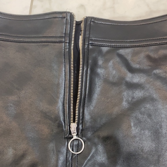 Aritzia leather skirt size 2 - Picture 4 of 4